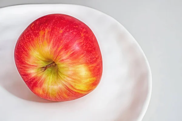 Red Apples White Plate — Stock Photo, Image