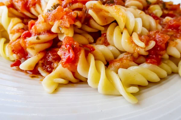 Pronto Para Comer Massa Com Molho Tomate — Fotografia de Stock
