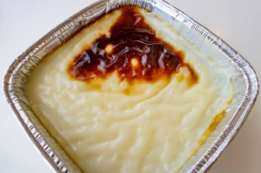  Türk sütlacı yemeye hazır.