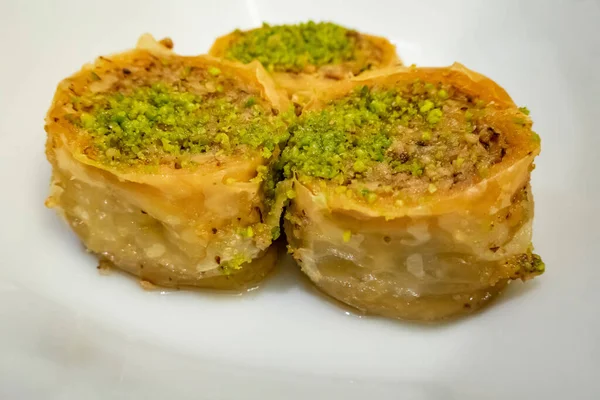 Baklava Turque Sous Forme Rouleaux Avec Pistache — Photo