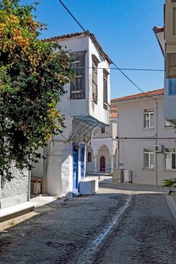 Alacati, İzmir, Türkiye-20 Ağustos 20,2020 Alacati, tarihi taş evleri ve rüzgar sörfü için uygun plajlarıyla ünlü bir turistik yer. Alacati 'nin merkezinden genel ve turistik görüşler.