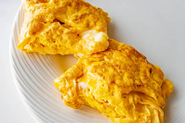 Tabakta peynirli omlet