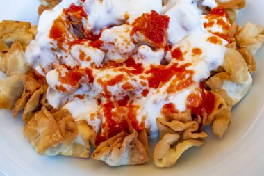 Geleneksel Türk aromasını yemeye hazır ol, Manti.