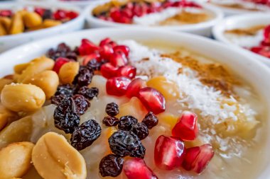 Geleneksel Türk tatlısını yemeye hazırım.