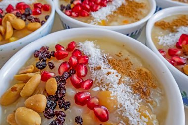 Geleneksel Türk tatlısını yemeye hazırım.