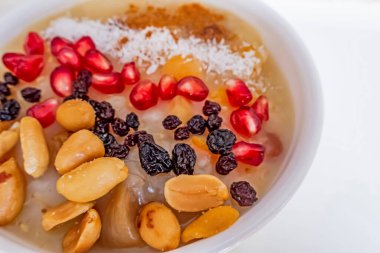 Geleneksel Türk tatlısını yemeye hazırım.