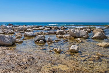 Yaz mevsiminde deniz manzarası için rahatlatıcı