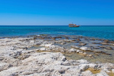 Yaz mevsiminde deniz manzarası için rahatlatıcı