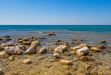 Yaz mevsiminde deniz manzarası için rahatlatıcı