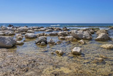 Yaz mevsiminde deniz manzarası için rahatlatıcı