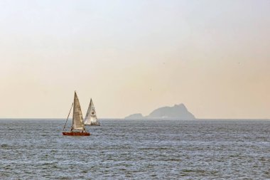 Marmara Denizi, İstanbul, Türkiye-4 Ekim 2020. İstanbul 'da yaz mevsiminde Marmara Denizi üzerinde Deniz Burnu ve Tekneleri