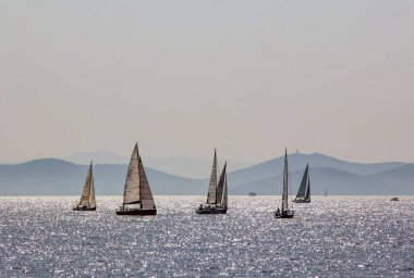 Marmara Denizi, İstanbul, Türkiye-4 Ekim 2020. İstanbul 'da yaz mevsiminde Marmara Denizi üzerinde Deniz Burnu ve Tekneleri