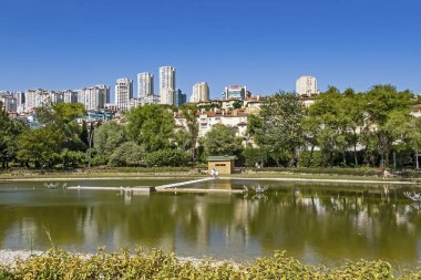 Bahçeşhir, İstanbul, Hindi-Ağustos 2.20.bahçeşhir modern mimarisi ve binaları, yeşil doğa ve parklarıyla