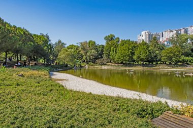Bahçeşhir, İstanbul, Hindi-Ağustos 2.20.bahçeşhir modern mimarisi ve binaları, yeşil doğa ve parklarıyla