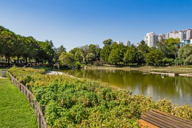 Bahçeşhir, İstanbul, Hindi-Ağustos 2.20.bahçeşhir modern mimarisi ve binaları, yeşil doğa ve parklarıyla