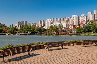 Bahçeşhir, İstanbul, Hindi-Ağustos 2.20.bahçeşhir modern mimarisi ve binaları, yeşil doğa ve parklarıyla