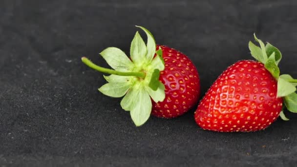 季节的天然新鲜草莓 — 图库视频影像