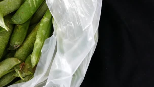 包里的鲜豌豆 — 图库视频影像