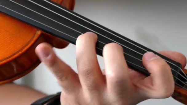 Violist Spelen Van Viool School Leert Notities Klassieke Turkse Muziek — Stockvideo