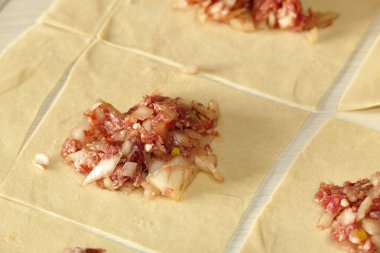 Kırgız mantısını hazırlamak için, etli Kırgız mantısı yapmak için, hamurlu Kirghiz mantısı,