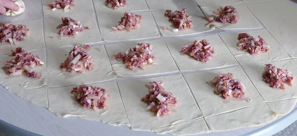 Preparazione Ravioli Uzbechi Impasto Con Mattarello Fare Ravioli — Foto Stock