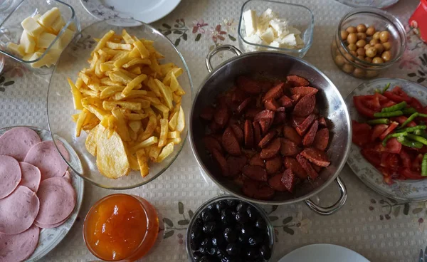 Las Personas Que Hacen Desayuno Por Mañana Mesa Desayuno Turca —  Fotos de Stock