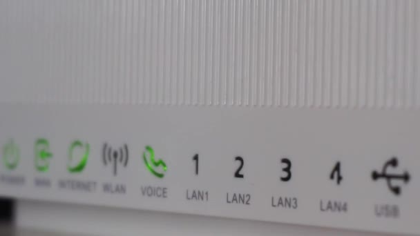 Açık Bir Internet Modem Uyarı Işıkları — Stok video