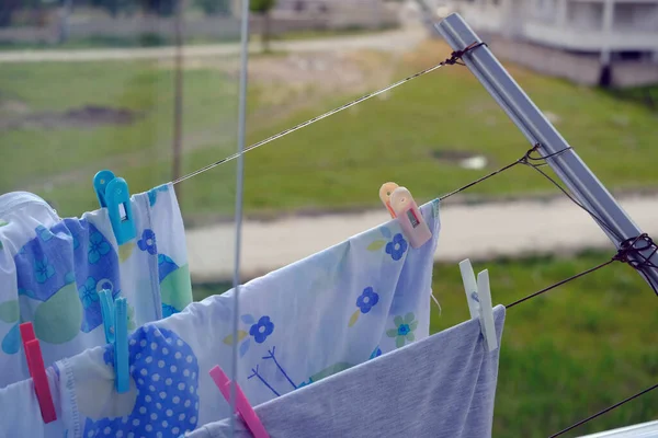 Secagem Roupas Corda Varanda Uma Casa — Fotografia de Stock