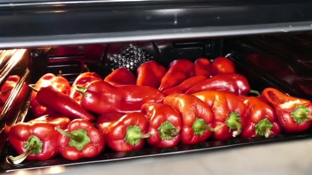 Pečené Papriky Papriky Troubě Grilovaná Paprika Pečené Červené Papriky — Stock video