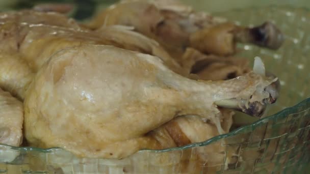 Viande Poulet Bouillie Une Femme Sépare Viande Poulet Des — Video