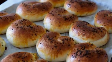 Ev yapımı ve el yapımı susamlı pasta, susamlı kek, taze pişmiş susamlı çörek.,