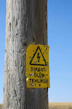 Elektrik direği ve ölüm tehlikesi uyarısı, Türk ölüm tehlikesi levhası,