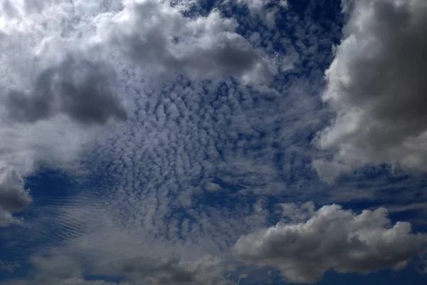 Interessante Wolkenformen Fantasie Und Wolken Himmel — Stockfoto