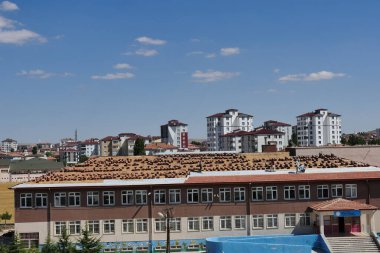 Eski binanın çatısını, çatı transferini, inşaat işlerini...,