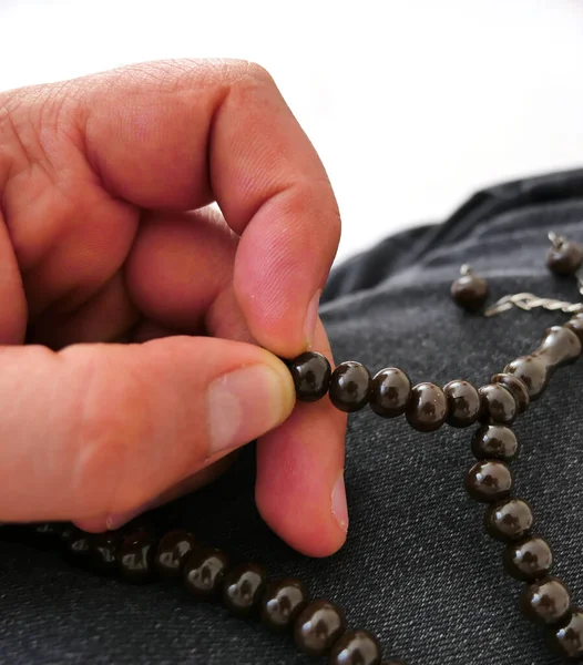 To worship with a hand, hand and rosary with a close-up rosary,