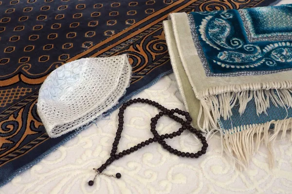Herramientas Materiales Adoración Alfombra Oración Rosario Skullcap Islam — Foto de Stock