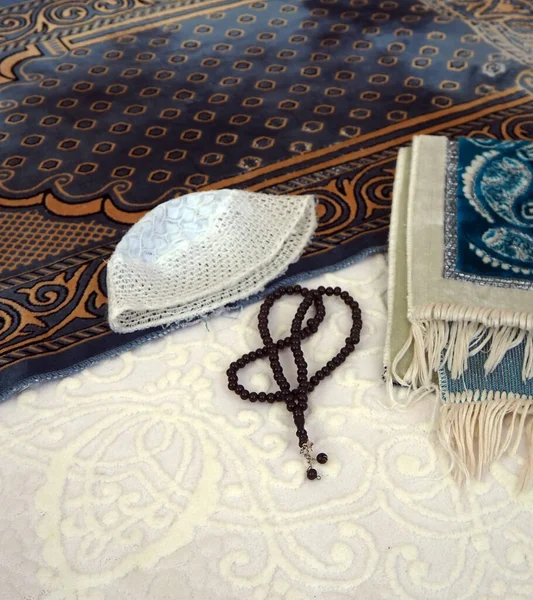 Alat Pemujaan Dan Bahan Bahan Karpet Doa Rosario Dan Tutup — Stok Foto