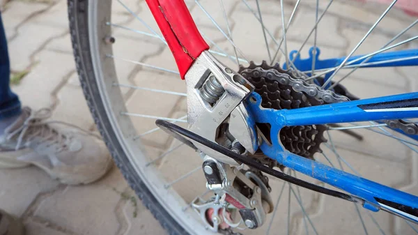 Dismantling Bicycle Wheel Repair — Stock Photo, Image