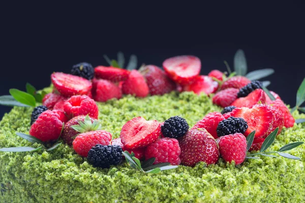 Torta Verde Espinacas Con Guirnalda Berries Green Fresco Pastel Galleta — Foto de Stock