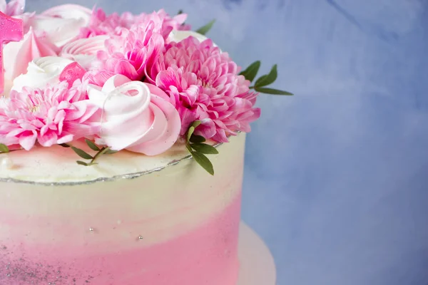 Розовый Торт Meringues Pink Flowers Top Cake Концепция Свадьбы День — стоковое фото