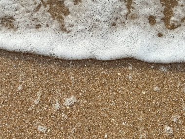  Kumsal ve beyaz köpük