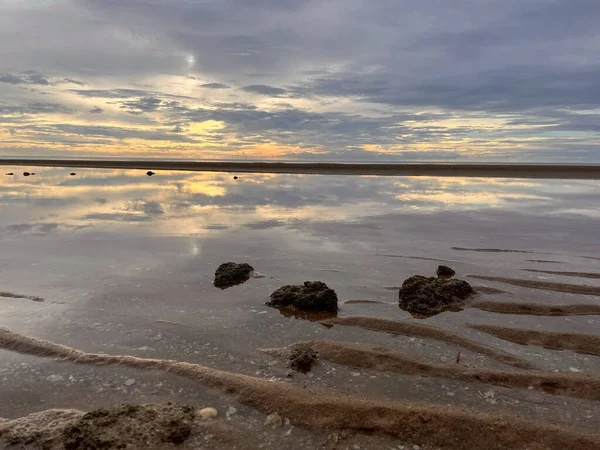 Sabahları deniz ve sahil