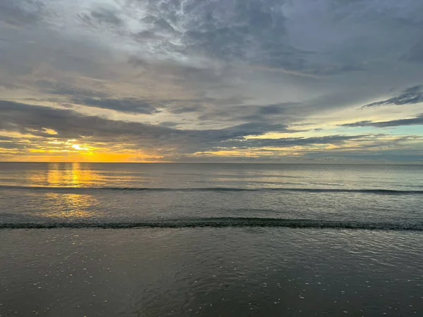 Sabahları deniz ve sahil