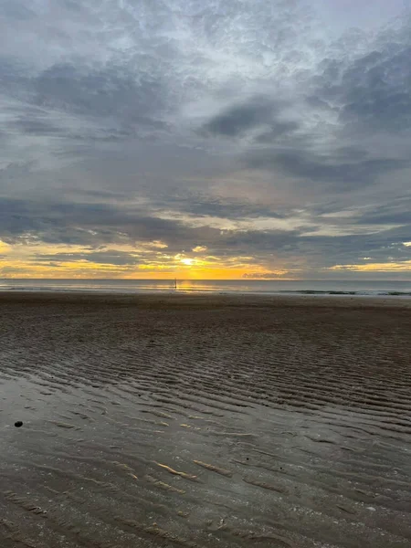 Sabahları deniz ve sahil