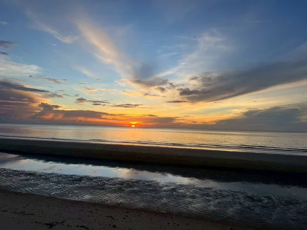 Sabahları deniz ve sahil