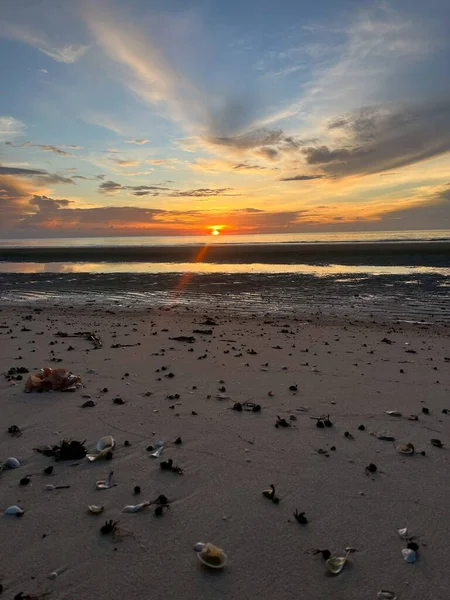 Sabahları deniz ve sahil