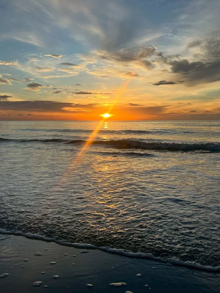 Sabahları deniz ve sahil