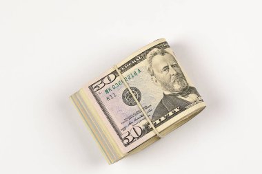 ABD yığını 50 dolar beyaz arka plan üzerinde izole