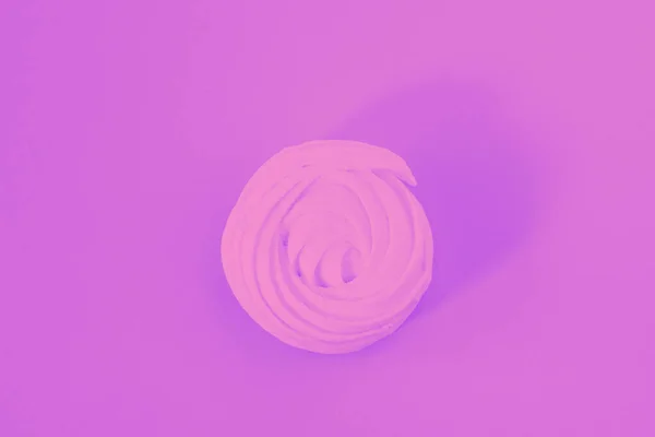 White Zephyr Marshmellow Purple Background — Stock Photo, Image