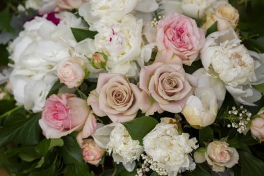 Gül ve şakayık çiçekleri buketi, dekorasyon düğün